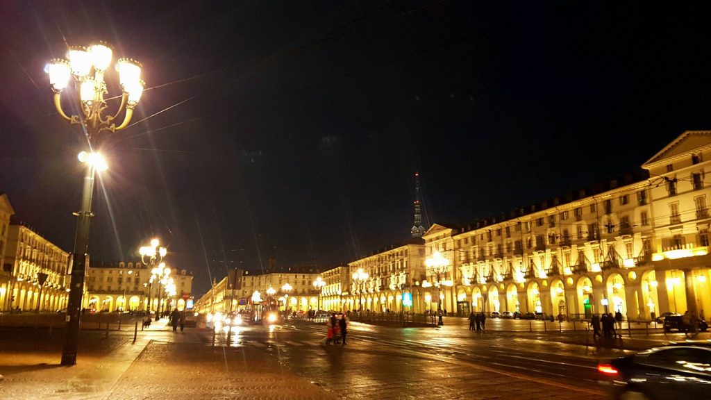 Piazza Vittorio Venete de nuit Turin